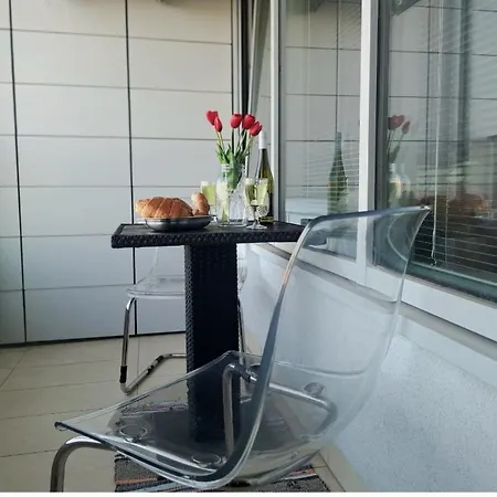 A Zen Getaway With Garage Parking 아파트