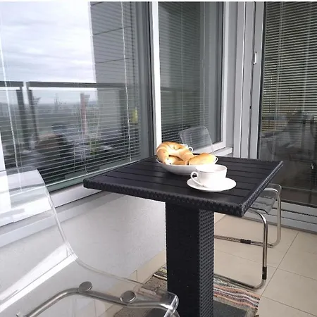 A Zen Getaway With Garage Parking Appartement Bratislava