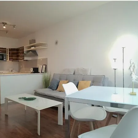 A Zen Getaway With Garage Parking *