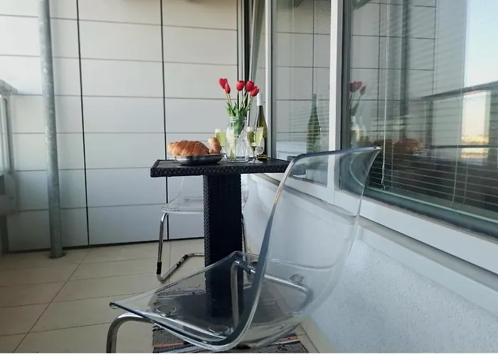 A Zen Getaway With Garage Parking شقة